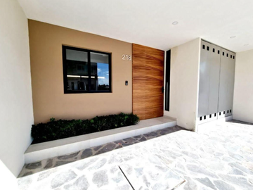 Hermosa Casa en Venta Valle Imperial, Zapopan