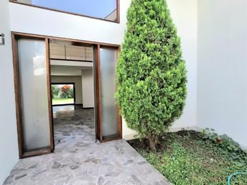 Venta de Hermosa Casa en Surco