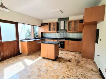 Venta de Hermosa Casa en Surco