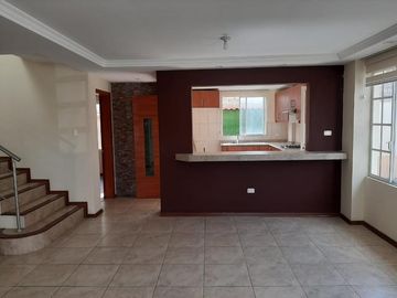 CASA EN VENTA CONJUNTO OASIS DE LA HACIENDA, SANGOLQUI