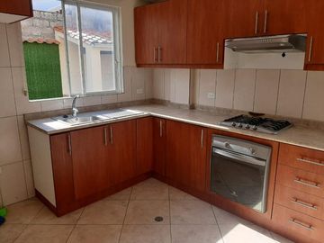 CASA EN VENTA CONJUNTO OASIS DE LA HACIENDA, SANGOLQUI