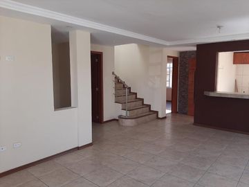 CASA EN VENTA CONJUNTO OASIS DE LA HACIENDA, SANGOLQUI