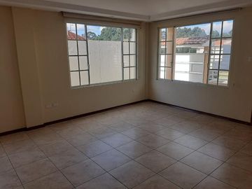 CASA EN VENTA CONJUNTO OASIS DE LA HACIENDA, SANGOLQUI