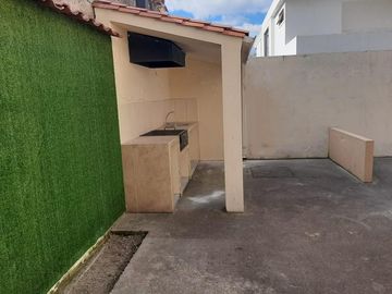 CASA EN VENTA CONJUNTO OASIS DE LA HACIENDA, SANGOLQUI
