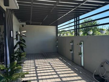 FOR SALE PRE-OWNED AND WELL MAINTAINED MODERN HOUSE IN MEXICO PAMPANGA