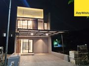 Rumah Di The Green Lake Citraland Surabaya