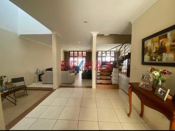 Linda Casa En Venta En Urb. El Golf