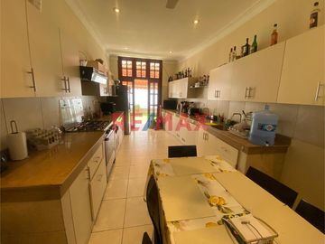 Linda Casa En Venta En Urb. El Golf
