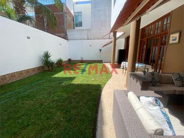 Linda Casa En Venta En Urb. El Golf