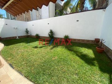 Linda Casa En Venta En Urb. El Golf