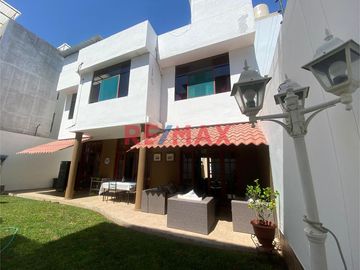Linda Casa En Venta En Urb. El Golf