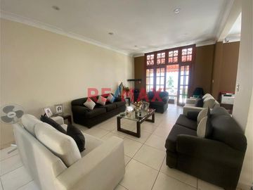 Linda Casa En Venta En Urb. El Golf