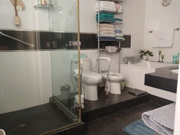 VENTA DE EXCLUSIVO DÚPLEX DE 275 M² EN PASEO DEL BOSQUE, MUY CERCA AL PENTAGONITO – SAN BORJA