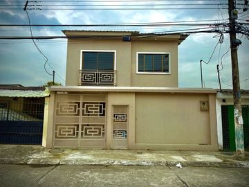 CASA NUEVA 185M2 EN GUAYACANES, PROXIMO AL PARQUE SAMANES