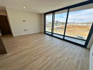 Residencia de lujo en La Vista Residencial, Querétaro. Ubicado frente al centro comercial Paseo Querétaro.