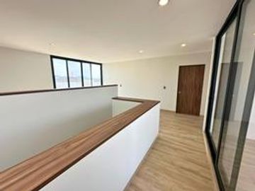 Residencia de lujo en La Vista Residencial, Querétaro. Ubicado frente al centro comercial Paseo Querétaro.