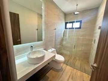 Residencia de lujo en La Vista Residencial, Querétaro. Ubicado frente al centro comercial Paseo Querétaro.