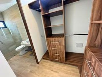 Residencia de lujo en La Vista Residencial, Querétaro. Ubicado frente al centro comercial Paseo Querétaro.