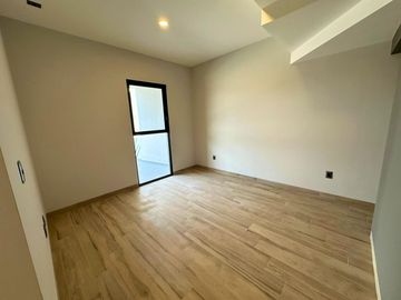 Residencia de lujo en La Vista Residencial, Querétaro. Ubicado frente al centro comercial Paseo Querétaro.