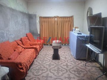 Se Vende Casa en Villa Maria Del Triunfo, Av.El Sol.