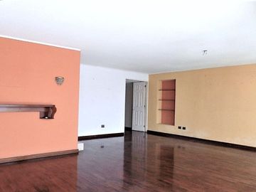 En Venta gran residencia de 378 m2, 8 dormitorios – Magdalena límite con San Isidro.