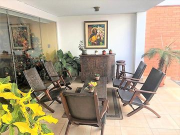En Venta gran residencia de 378 m2, 8 dormitorios – Magdalena límite con San Isidro.