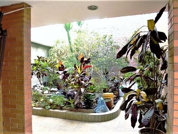 En Venta gran residencia de 378 m2, 8 dormitorios – Magdalena límite con San Isidro.