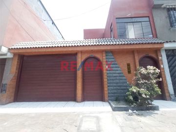 ID: 1141461 🔥 ¡Exclusiva Casa En Sta. Anita - Doble Ingreso, Frente Al Parque Y Pisos Independientes! 🔥