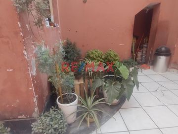 ID: 1141461 🔥 ¡Exclusiva Casa En Sta. Anita - Doble Ingreso, Frente Al Parque Y Pisos Independientes! 🔥