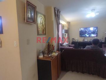ID: 1141461 🔥 ¡Exclusiva Casa En Sta. Anita - Doble Ingreso, Frente Al Parque Y Pisos Independientes! 🔥