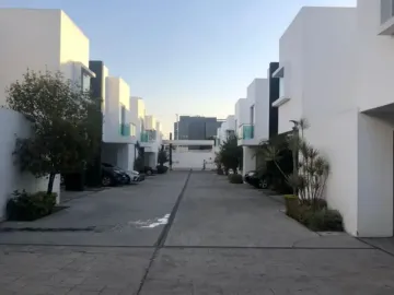 Excelente casa, muy bonita, aprovecha!!!