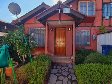 ¡gran Oportunidad! Hermosa Casa De 2 Pisos En Venta En Macul