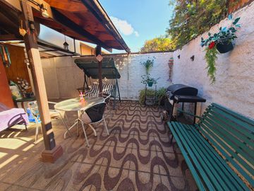 ¡gran Oportunidad! Hermosa Casa De 2 Pisos En Venta En Macul