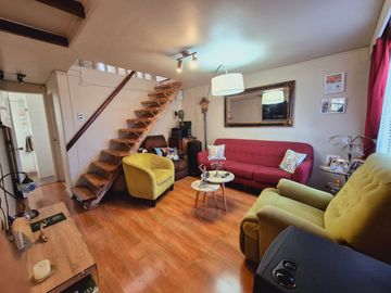 ¡gran Oportunidad! Hermosa Casa De 2 Pisos En Venta En Macul