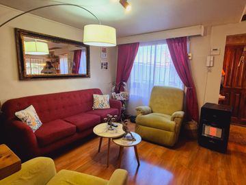 ¡gran Oportunidad! Hermosa Casa De 2 Pisos En Venta En Macul