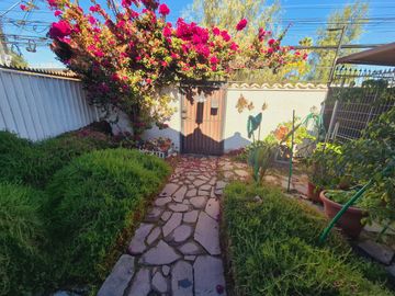 ¡gran Oportunidad! Hermosa Casa De 2 Pisos En Venta En Macul