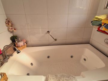 ¡gran Oportunidad! Hermosa Casa De 2 Pisos En Venta En Macul