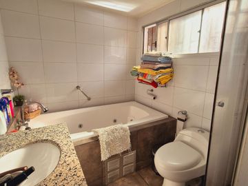 ¡gran Oportunidad! Hermosa Casa De 2 Pisos En Venta En Macul