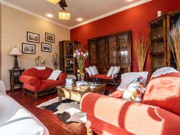 Lujosa villa en venta con 2.875m2T sector Santa María de Sayausí