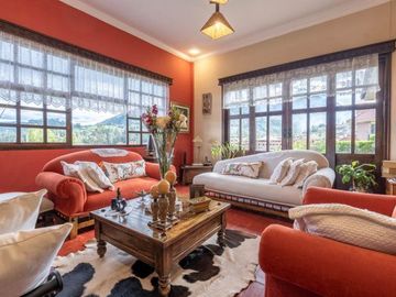 Lujosa villa en venta con 2.875m2T sector Santa María de Sayausí