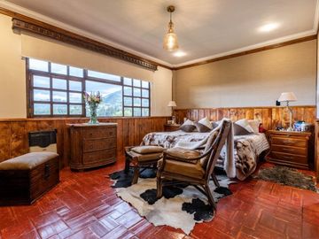 Lujosa villa en venta con 2.875m2T sector Santa María de Sayausí