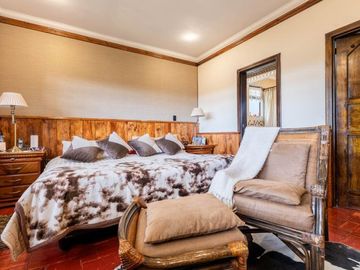 Lujosa villa en venta con 2.875m2T sector Santa María de Sayausí