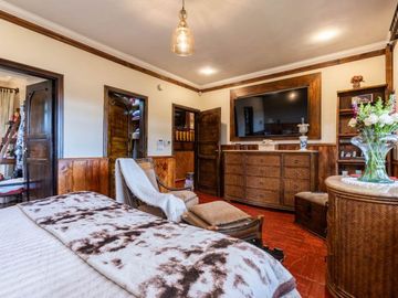 Lujosa villa en venta con 2.875m2T sector Santa María de Sayausí