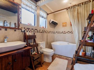 Lujosa villa en venta con 2.875m2T sector Santa María de Sayausí
