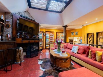 Lujosa villa en venta con 2.875m2T sector Santa María de Sayausí