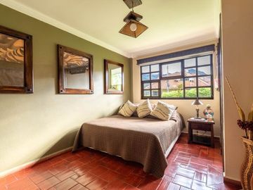 Lujosa villa en venta con 2.875m2T sector Santa María de Sayausí