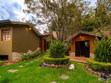 Lujosa villa en venta con 2.875m2T sector Santa María de Sayausí