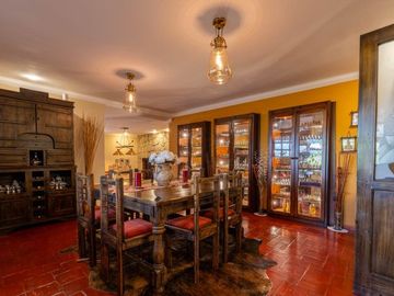 Lujosa villa en venta con 2.875m2T sector Santa María de Sayausí