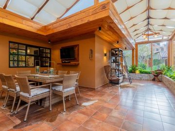 Lujosa villa en venta con 2.875m2T sector Santa María de Sayausí