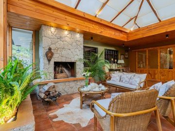 Lujosa villa en venta con 2.875m2T sector Santa María de Sayausí